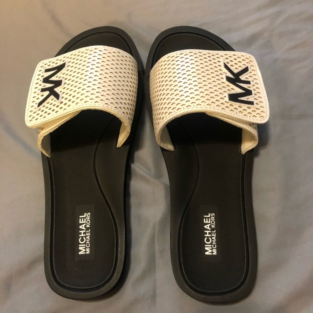 MICHAEL KORS white logo slide sandals - Picture 3 of 6
